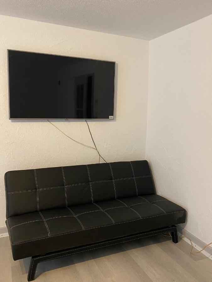 Private Studio Apartment In เบรมการ์เทน ภายนอก รูปภาพ