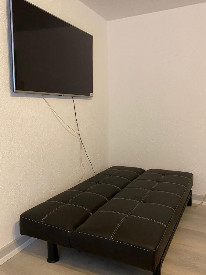 Private Studio Apartment In เบรมการ์เทน ภายนอก รูปภาพ